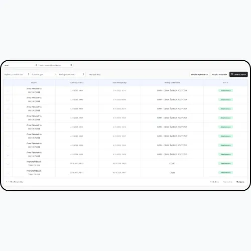Interfejs programu komputerowego wyświetlający tabelaryczną listę pacjentów wraz z historią ich szczepień. Każdy wiersz zawiera dane osobowe, daty wizyt, rodzaj podanej szczepionki oraz status informujący o zrealizowaniu usługi.